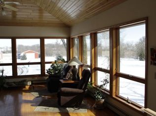 957 Hillcrest Rd, Deerfield, WI 53531