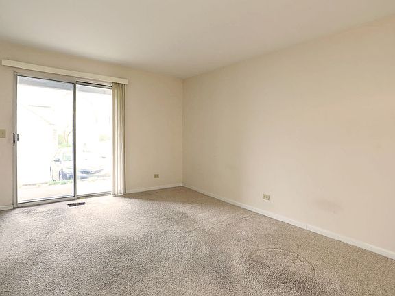 4th image of 215 W Jennifer Ln Unit 1