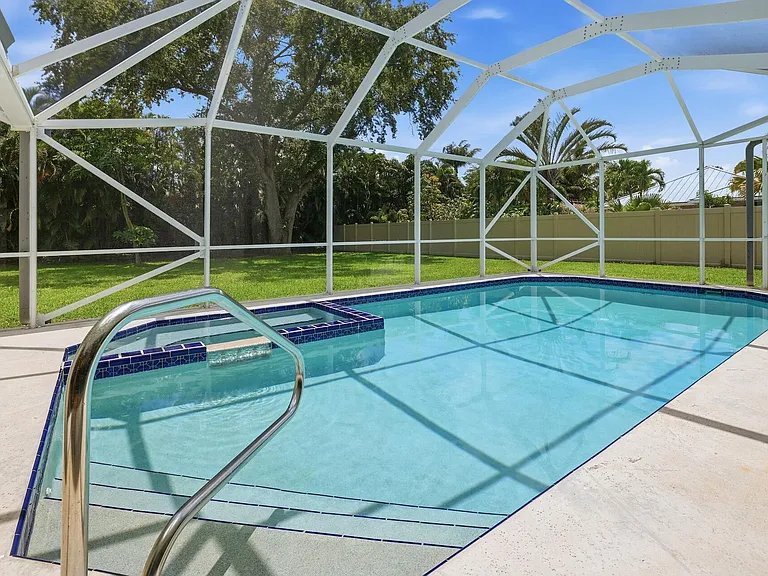 15600 Rolling Meadows Cir — Photo 34