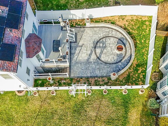 2nd image of 211 Byfield Rd