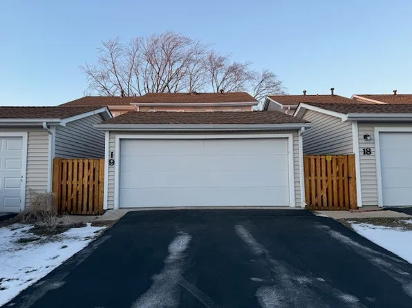 19 Woodsorrel Pl, Woodridge, IL 60517