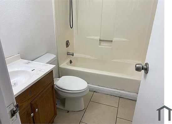 3rd image of 307 Eastminister Ct APT A