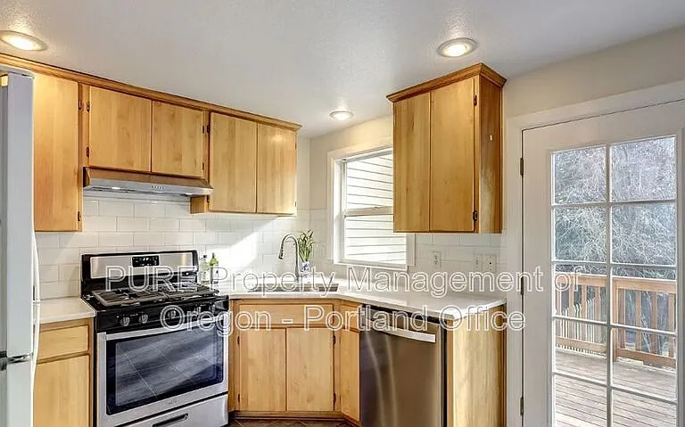 310 NE Morris St — Photo 10
