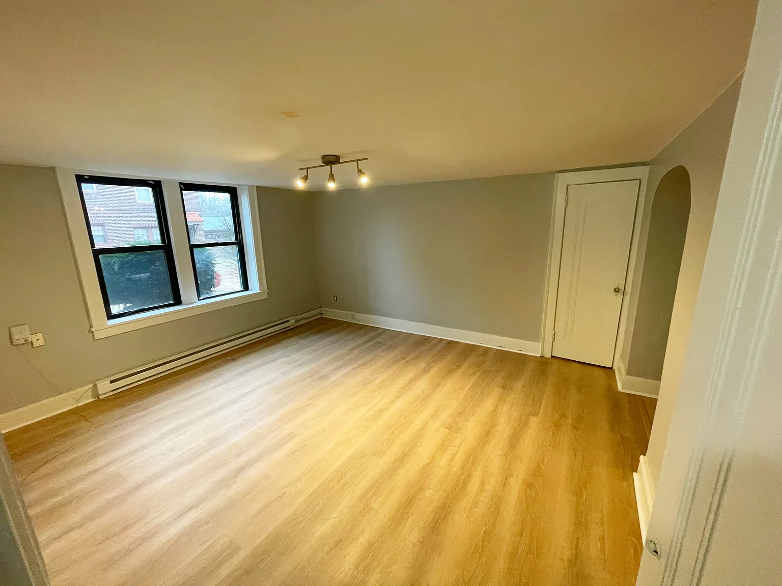 1 bed, $945 — Photo 1