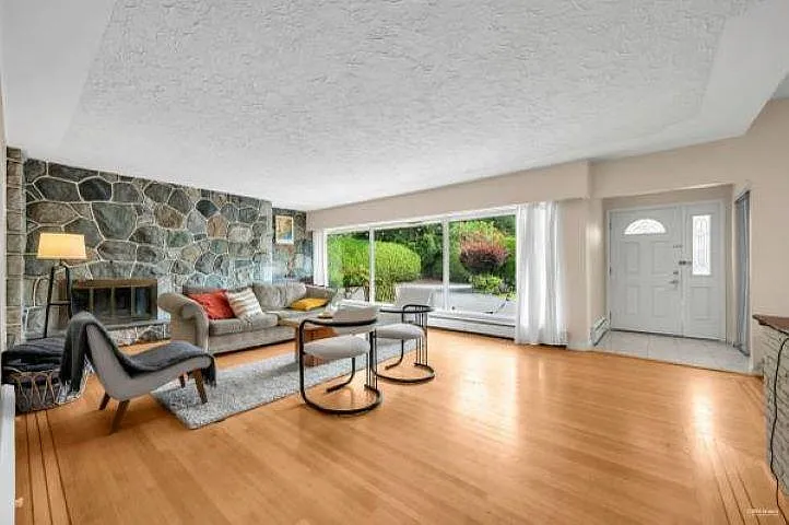 5 bed, 3320 sqft, $7,500 — Photo 2