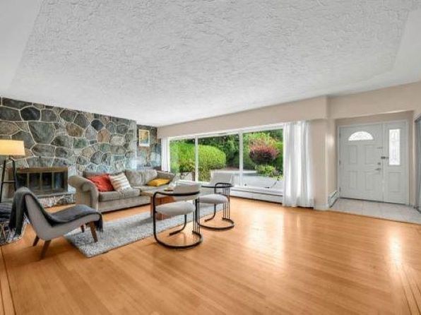 5 bedroom rental in West Vancouver — photo 2