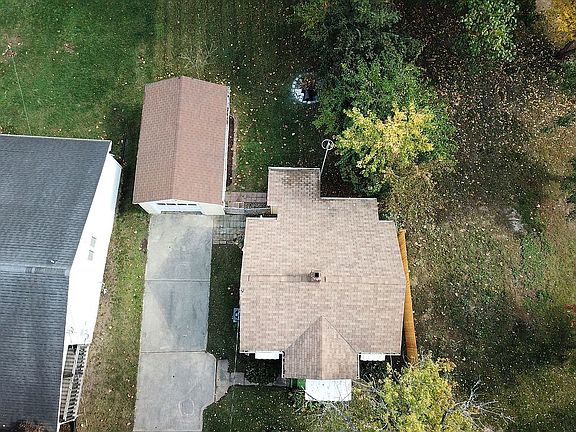 3rd image of 54380 Hastings St