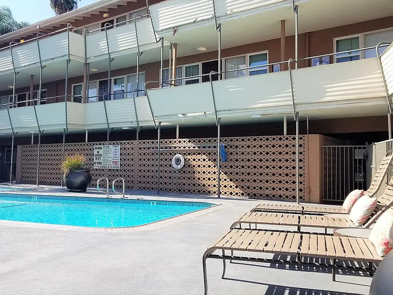 Terraces at South Pasadena Apartments — Photo 51