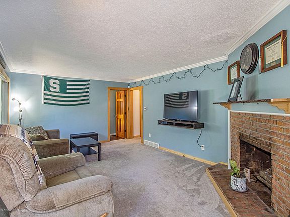 2nd image of 4987 Hillcrest Ave