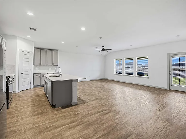7219 Whispering Leaf St — Photo 3