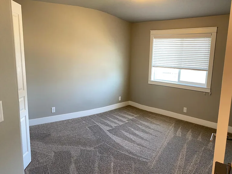 141 SW Kalmia St — Photo 12
