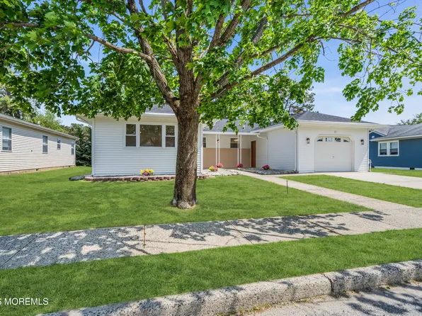 11 Tampa Lane, Toms River, NJ 08757