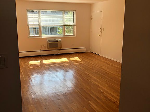 3rd image of 65 Hawthorne Pl #C3b0ae564