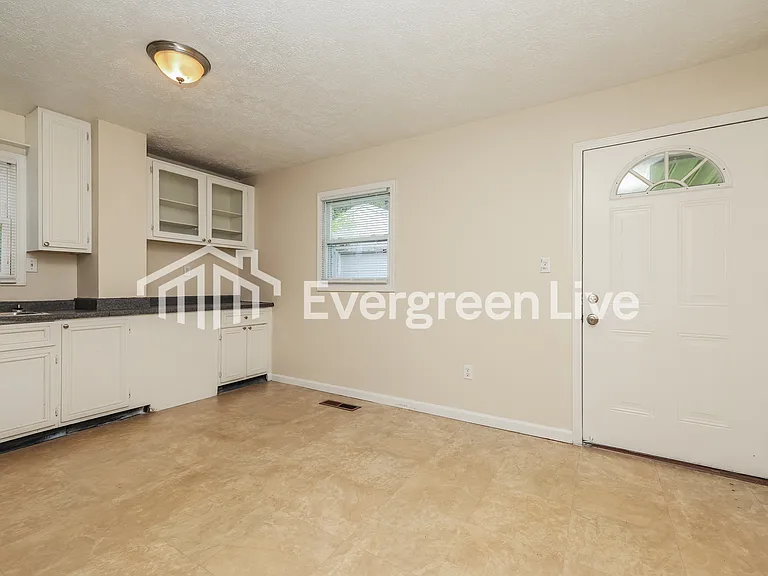 605 Mead Ln — Photo 6