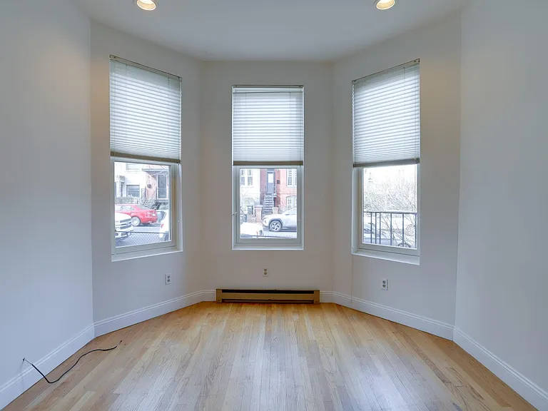 301 E St NE #BASEMENT — Photo 5