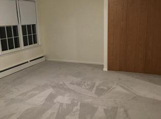 30 Kenilworth Dr E, Stamford, CT 06902