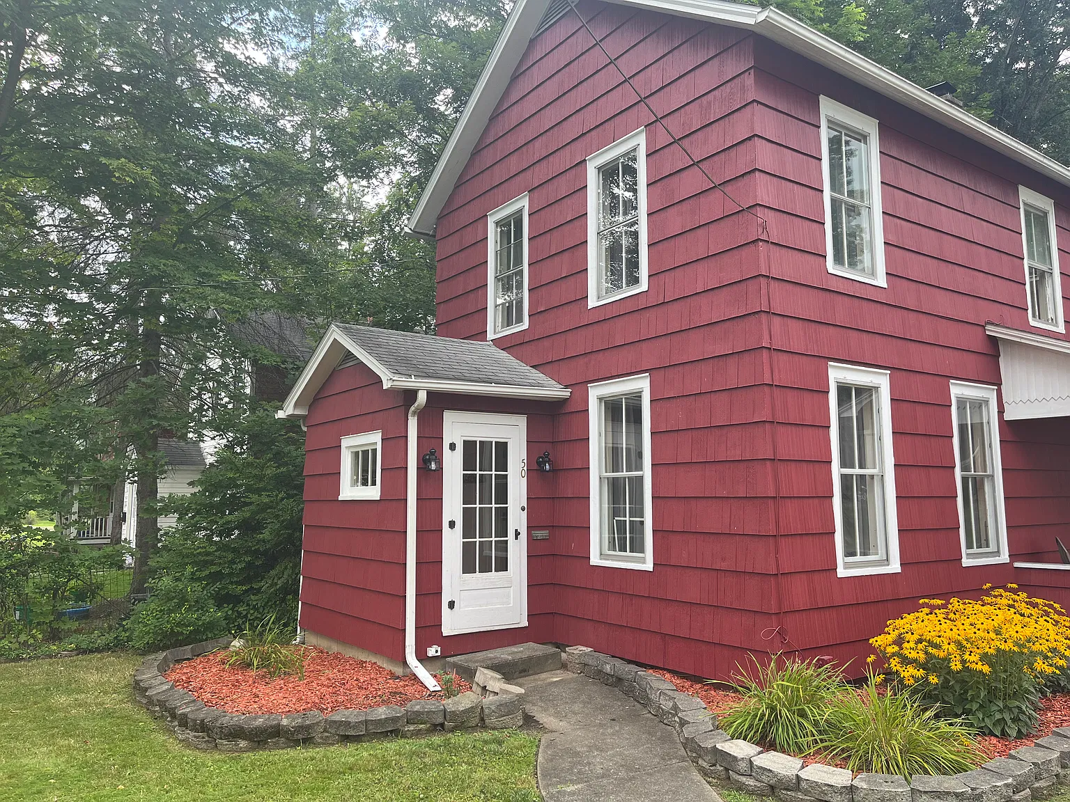 4 bed, 1.5 bath, 1524 sqft, $2,000 — Photo 2