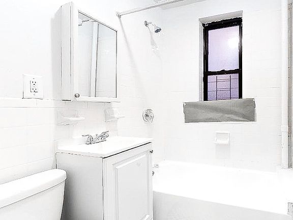 5th image of 552 W 184th St APT 22