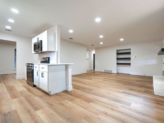 5th image of 4049 Alicante Ave