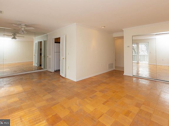 4th image of 120 Cross Keys Rd Unit E