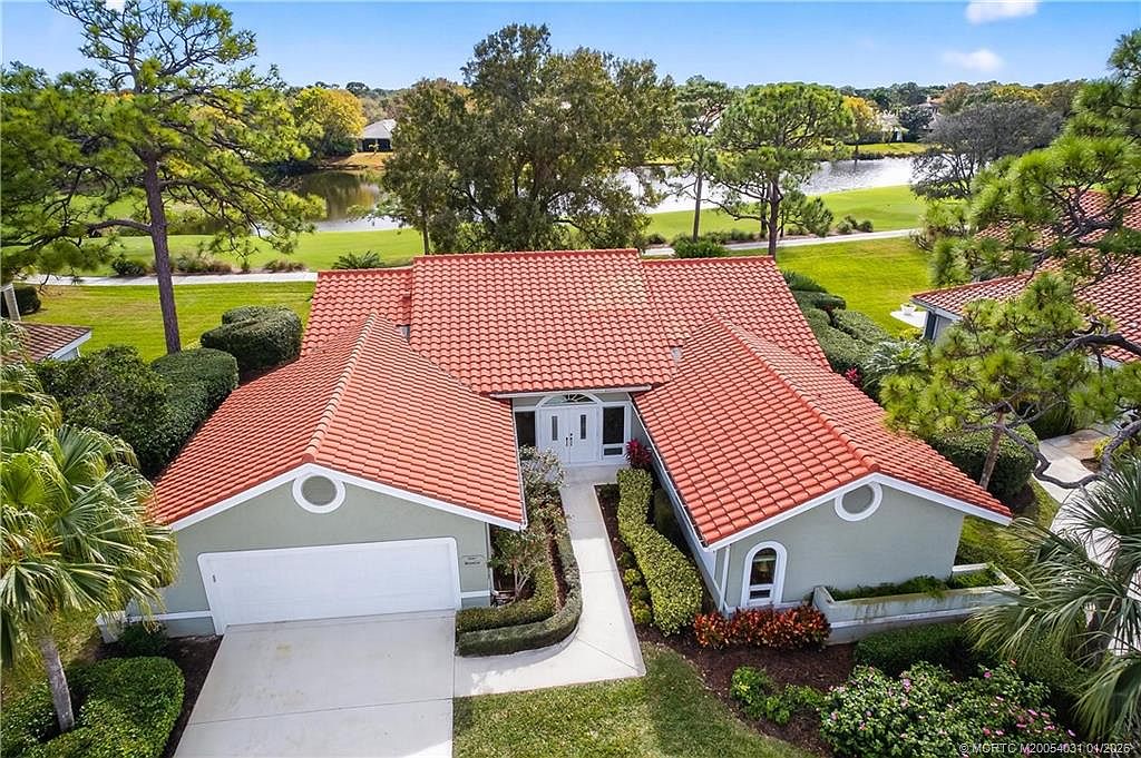 2007 NW Laurel Oak Ln