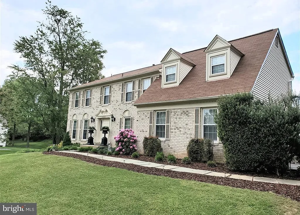 4 bed, 3.5 bath, 3583 sqft, $5,475 — Photo 2