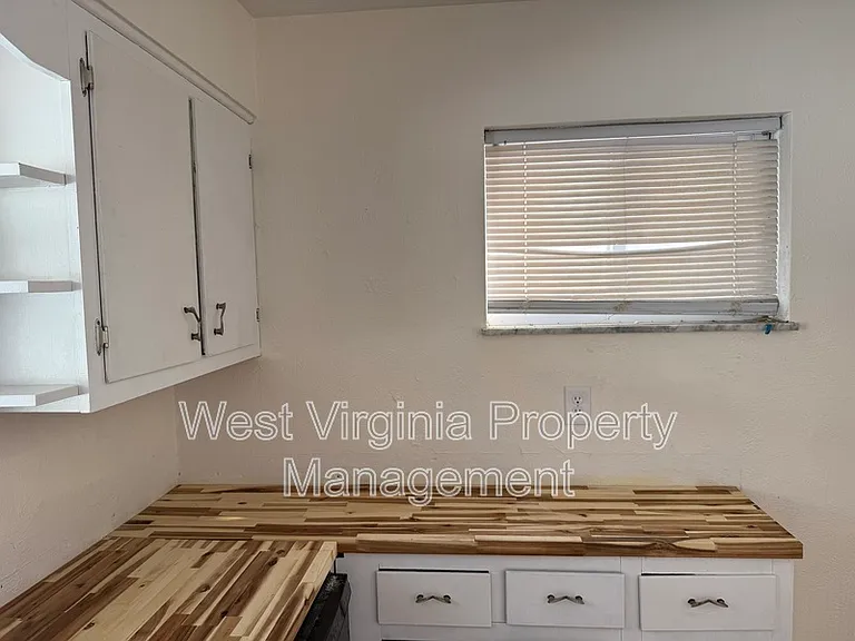 309 E Prince St — Photo 6