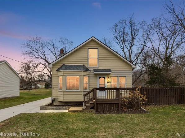 2281 Dexter Rd, Auburn Hills, MI 48326