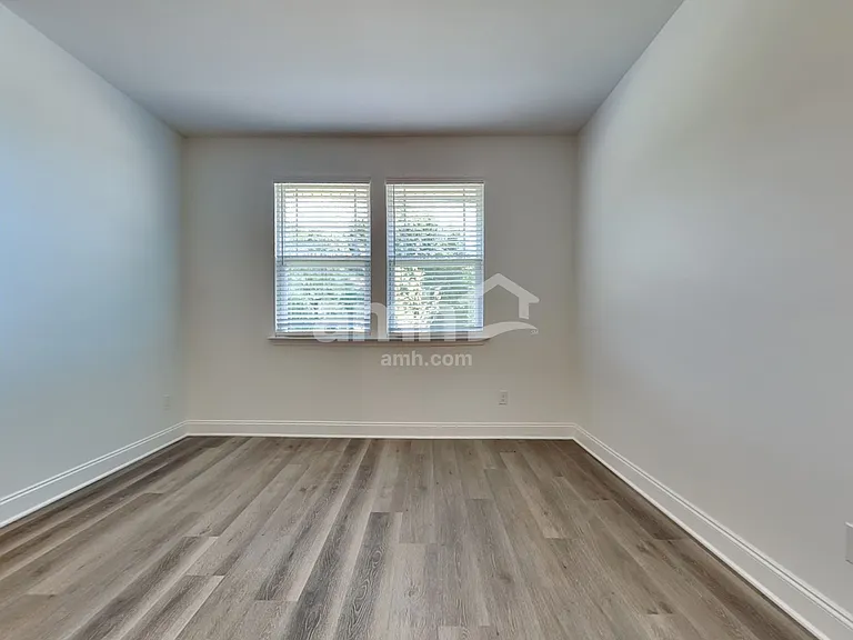 220 Argea Dr — Photo 4