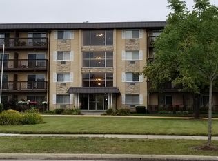 2222 S Goebbert Rd APT 154, Arlington Heights, IL 60005