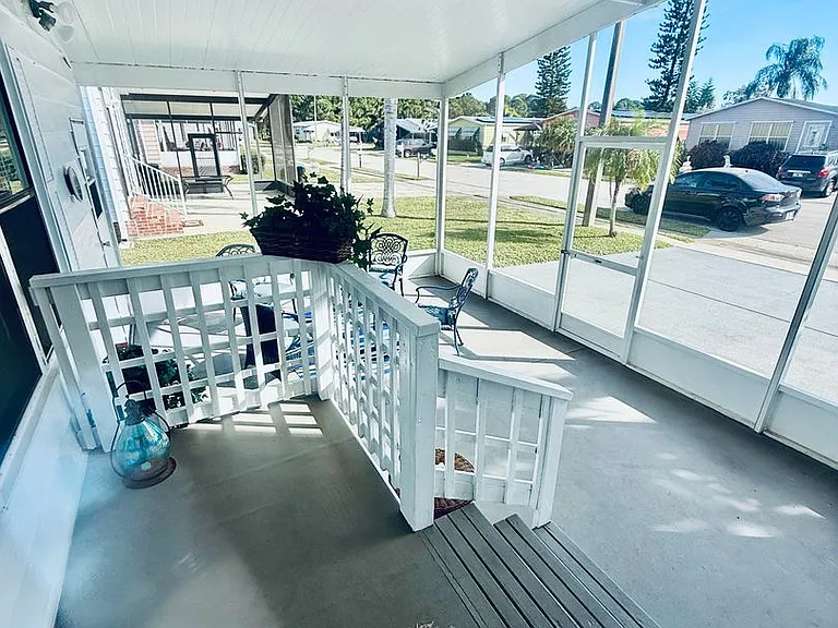 2399 Coconut Palm Dr NE — Photo 10