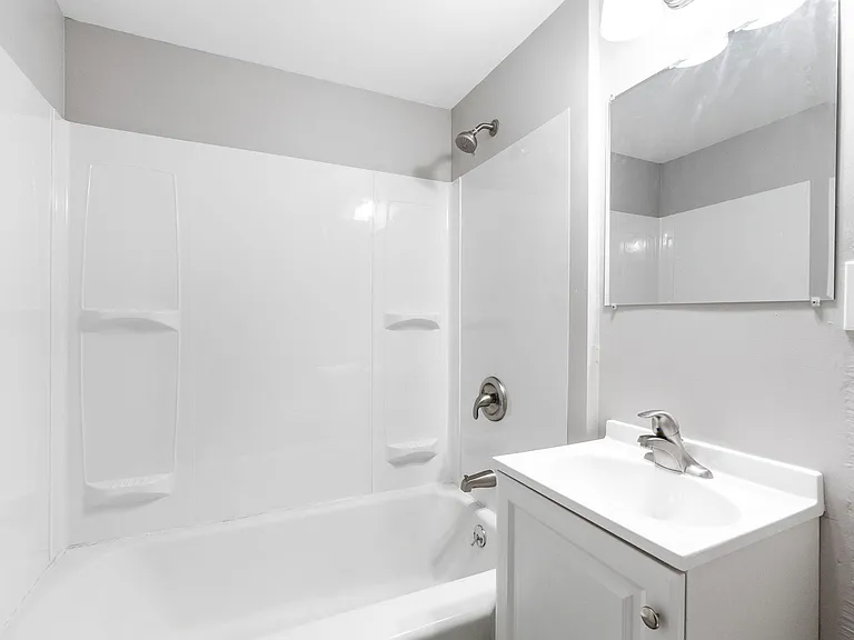2255 W Broad St #204 — Photo 2