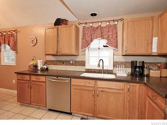 4th image of 293 Grandview Ave