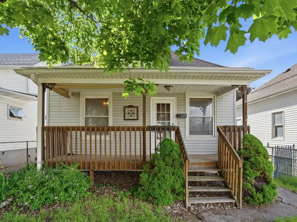 118 5th St, Silvis, IL 61282