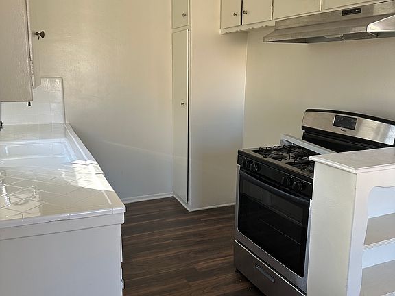 5th image of 8010 Owensmouth Ave #10