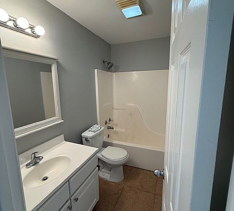 5th image of 2726 Pakenham Dr