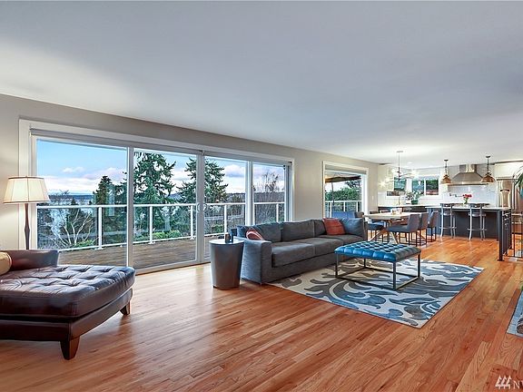 Open floor plan, views of the lake. Deck for entertaining.