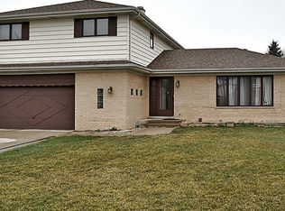 1510 Russell Ct, Arlington Heights, IL 60005