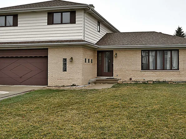1510 Russell Ct, Arlington Heights, IL 60005