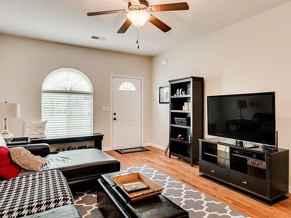 3rd image of 904 Spence Enclave Ct