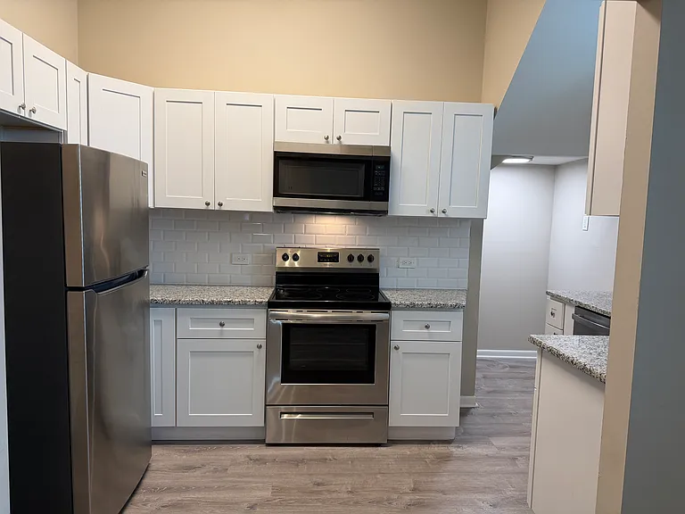 615 Summit St #2 — Photo 3