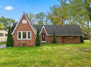 7337 Richardson Rd, West Bloomfield, MI 48323