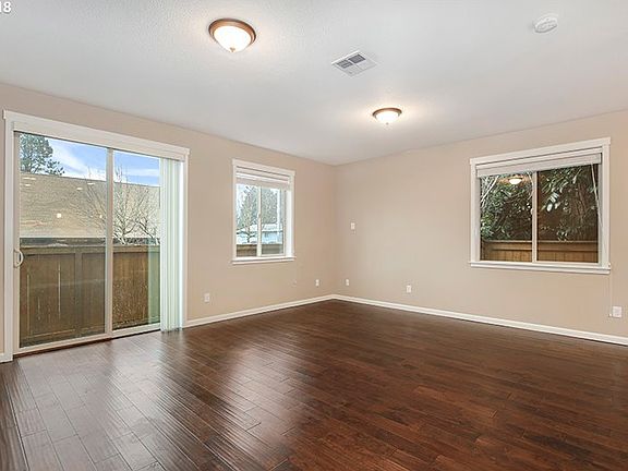 4th image of 13040 NE 28th Way