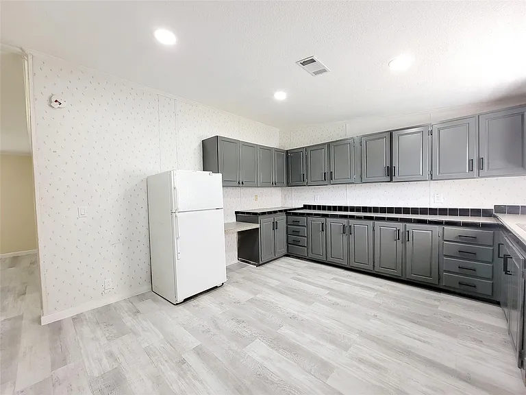 305 Paddock St #7 — Photo 8