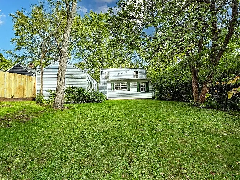 1305 Collegewood St — Photo 5
