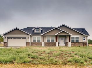 555 Sunrise Acres St, Hudson, CO 80642
