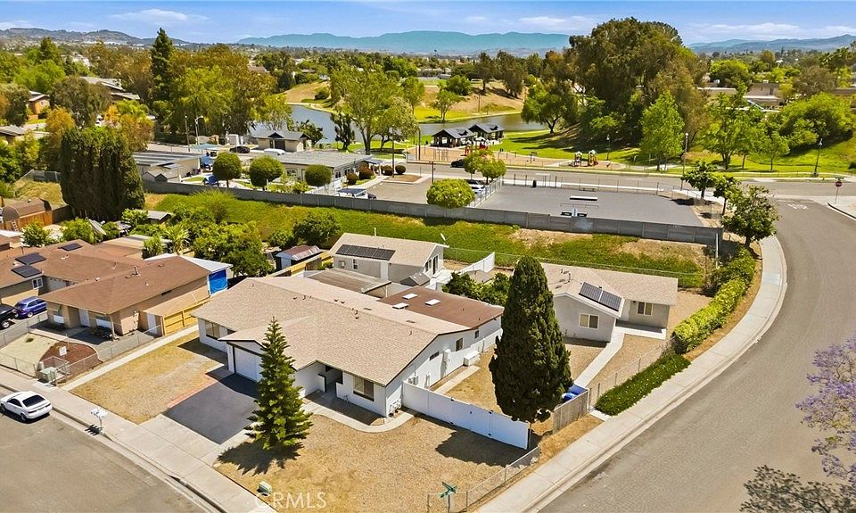 1st image of 260 Lustrosos St