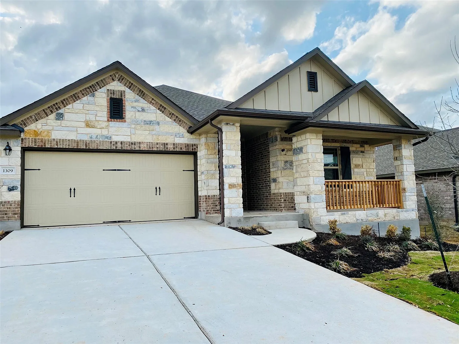 3 bed, 2.0 bath, 1908 sqft, $2,345 — Photo 4