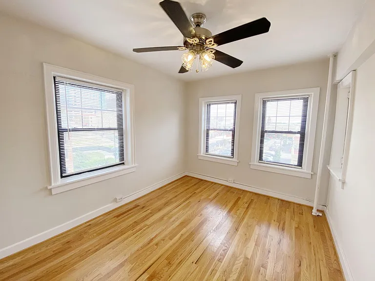 Longfellow Apartments — Photo 36