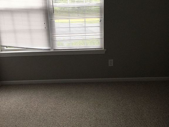 5th image of 810 Wildwood Dr APT 204